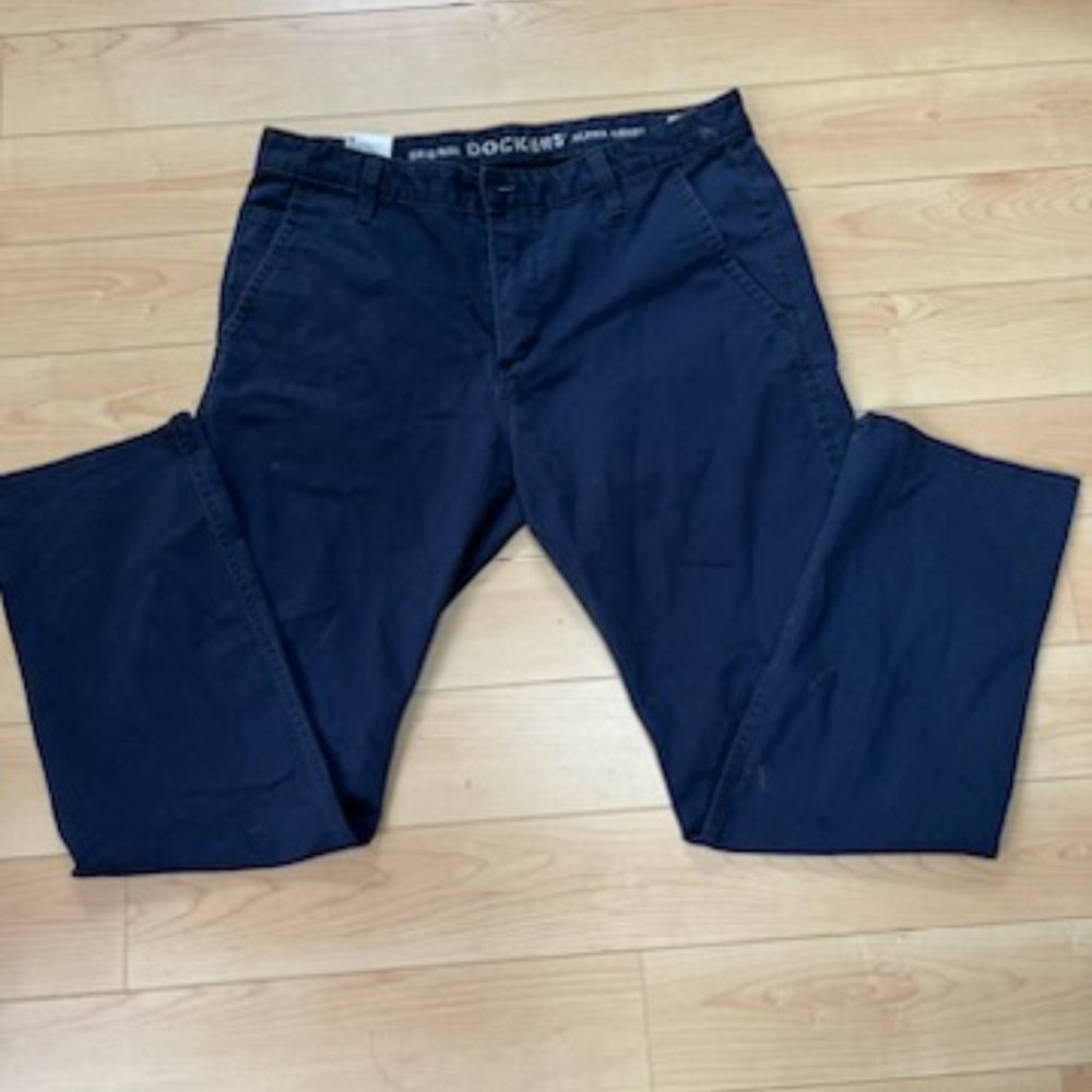 Dockers - Picture 2 of 7